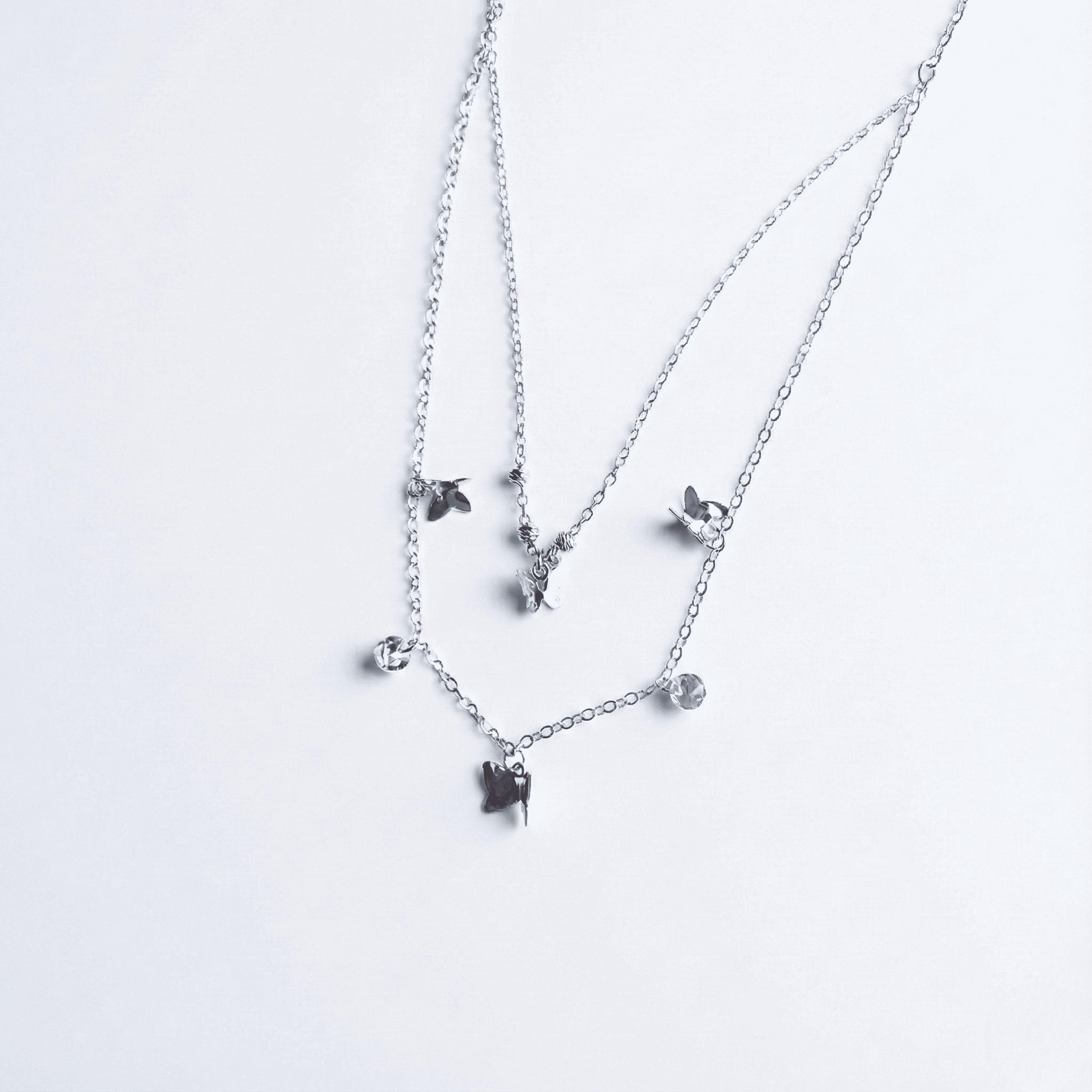 Collar doblemariposas y cristal