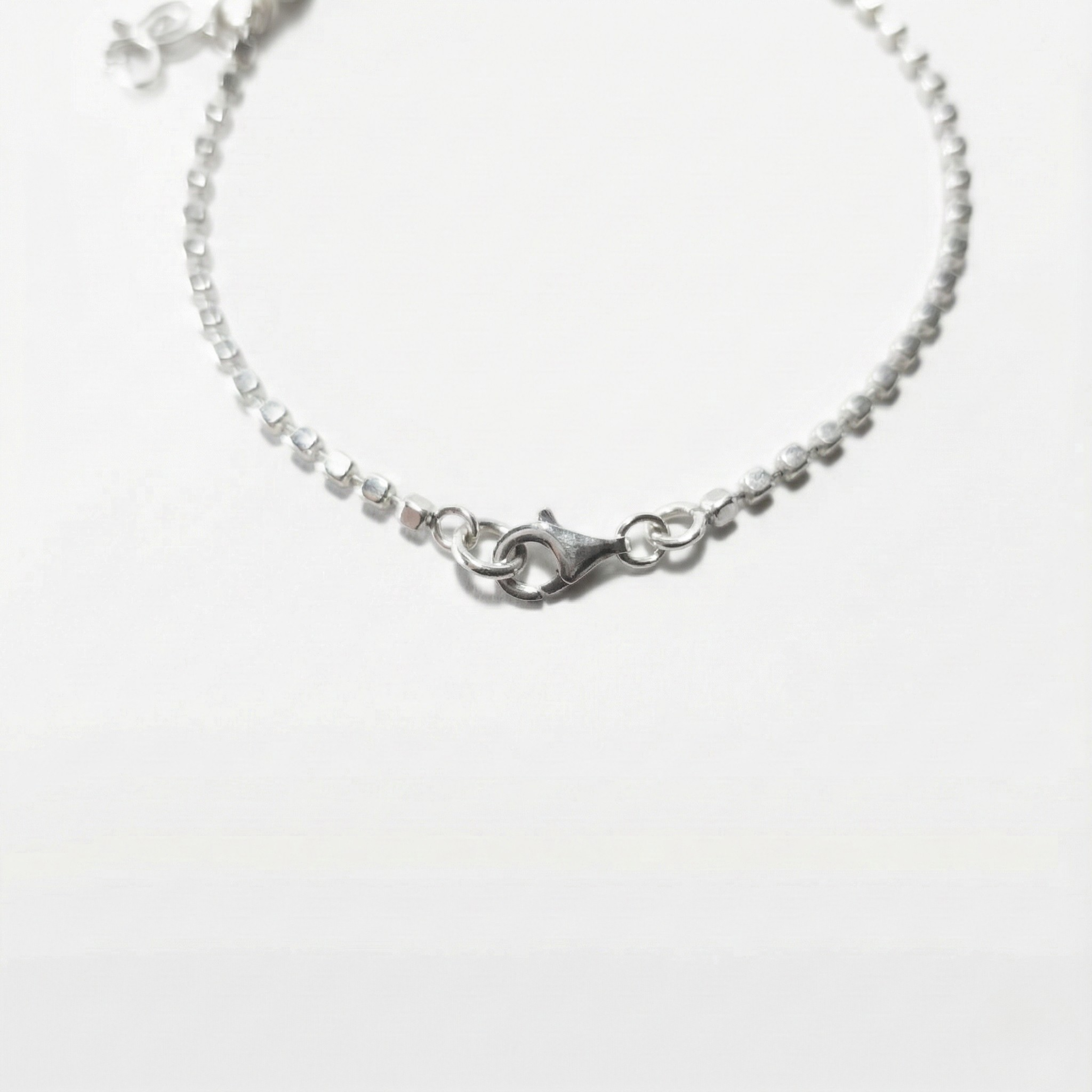 Pulsera de Plata con Dijes: Gato, Oso, Mariposas y Corazón Solitario