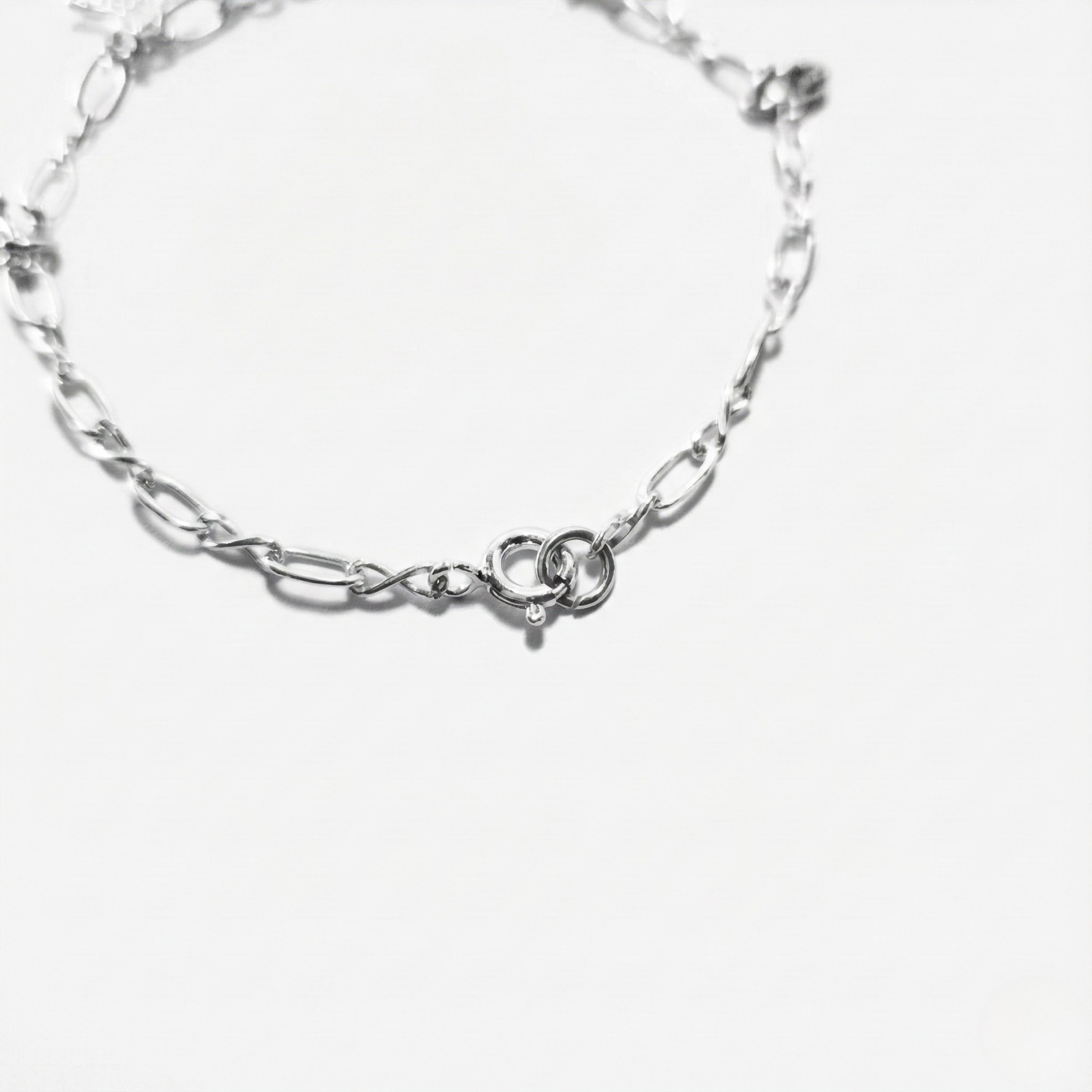 Pulsera Carmín Real con Mariposas y Piedras Rojas